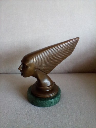 Victoire car mascot spirit - car,