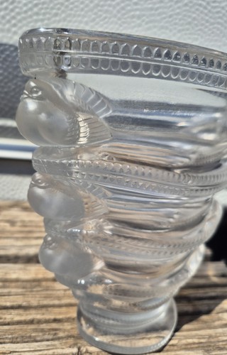 Lalique vase modèle saint - vase,